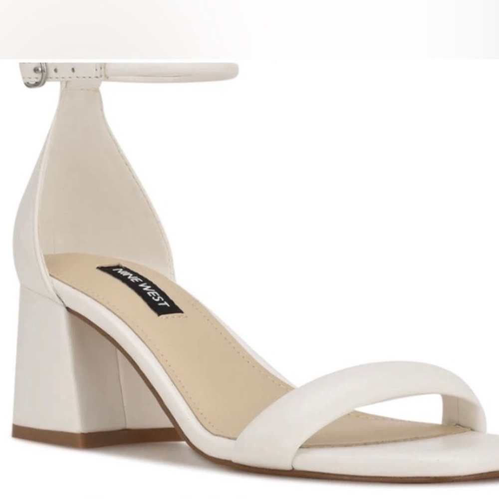 Nine West size 7.5 white Gretal Sandals
